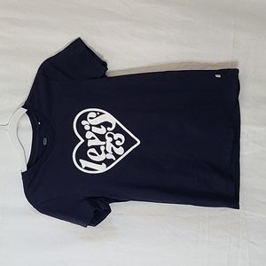 Levi tee size small